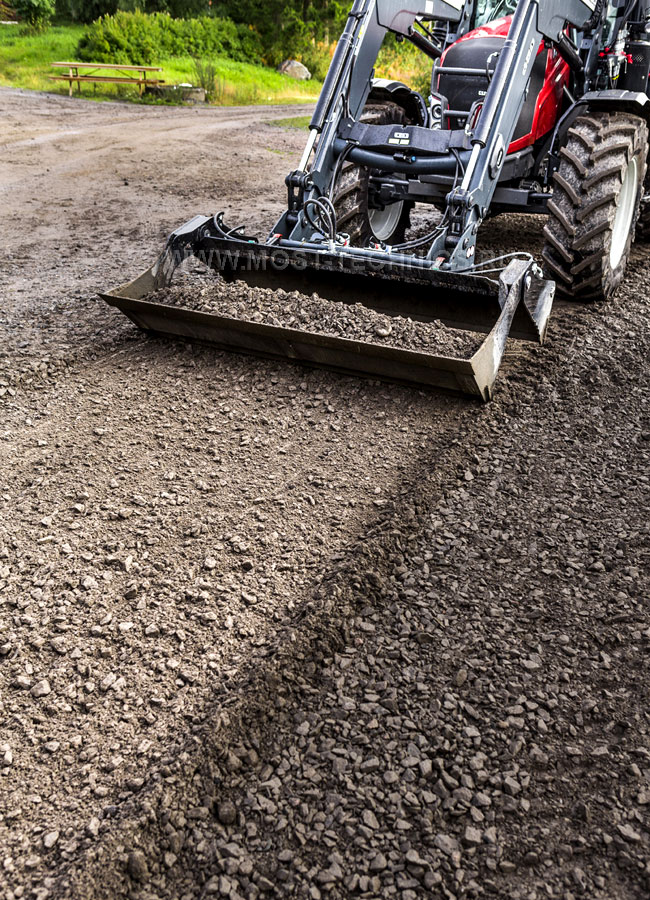 Quicke. Q56_Мульти-ковш_4 в 1_09_Valtra N123_web.jpg